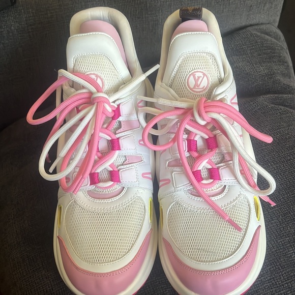 Signature LV detail on white with pink sneakers size 9 - Picture 7 of 7